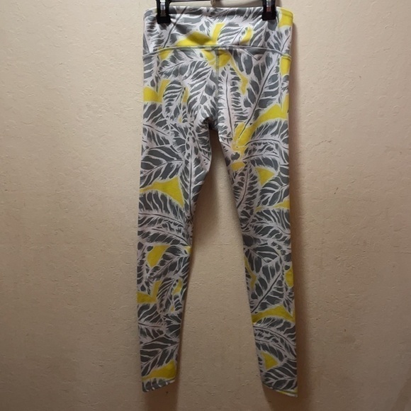 ALO Airbrush Legging  Palm Springs Zest Yellow Gray Leaf Size XS - Picture 3 of 5